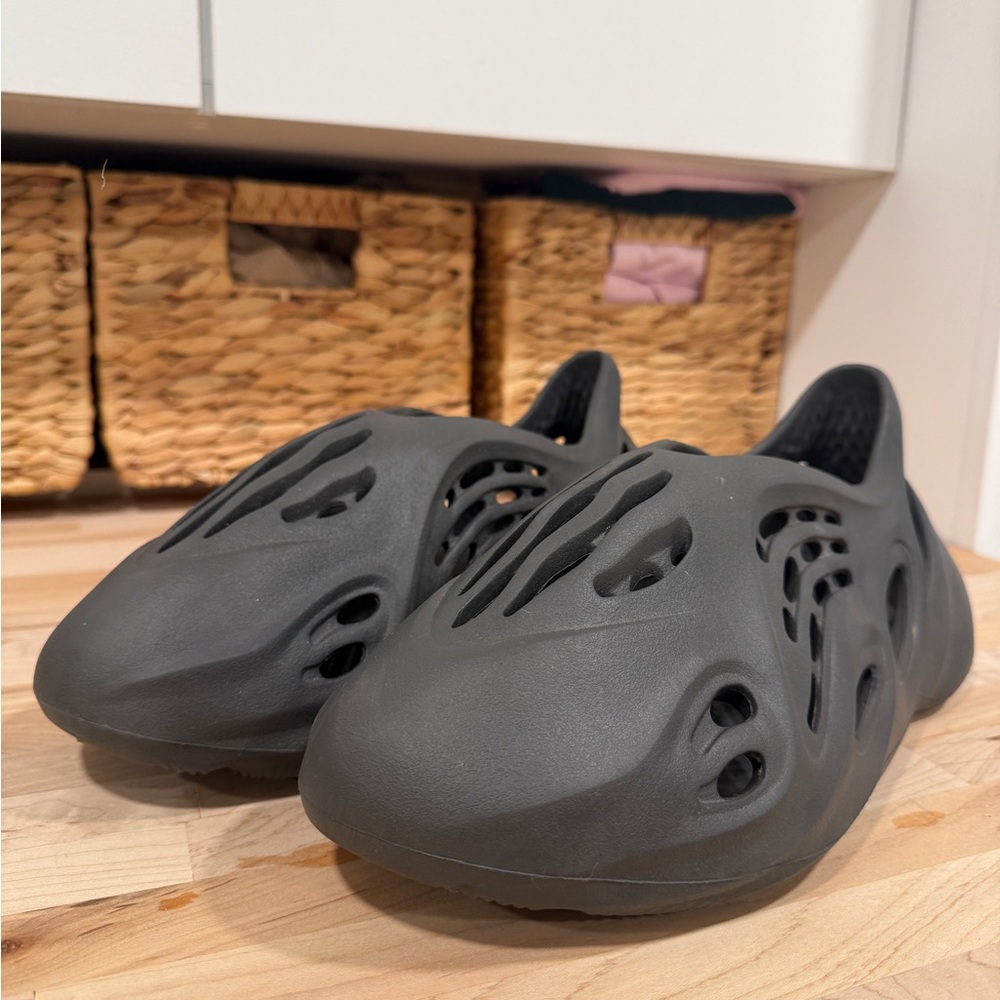 Adidas foam Yeezy rnnr 12